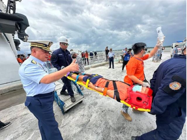 门徒娱乐官方：菲记者公开内部影像，60多名菲海警船员，险些饿死在仙宾礁